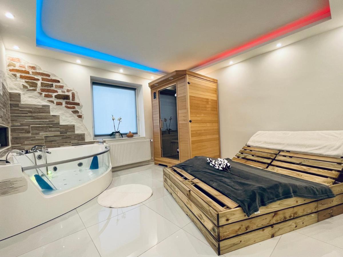 Luxe Apartments Лютомер Екстериор снимка