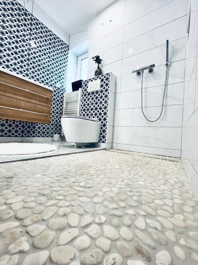 Luxe Apartments Лютомер Екстериор снимка