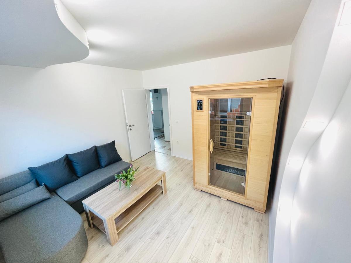 Luxe Apartments Лютомер Екстериор снимка