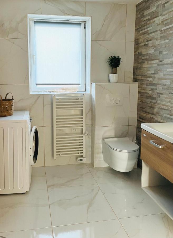 Luxe Apartments Лютомер Екстериор снимка
