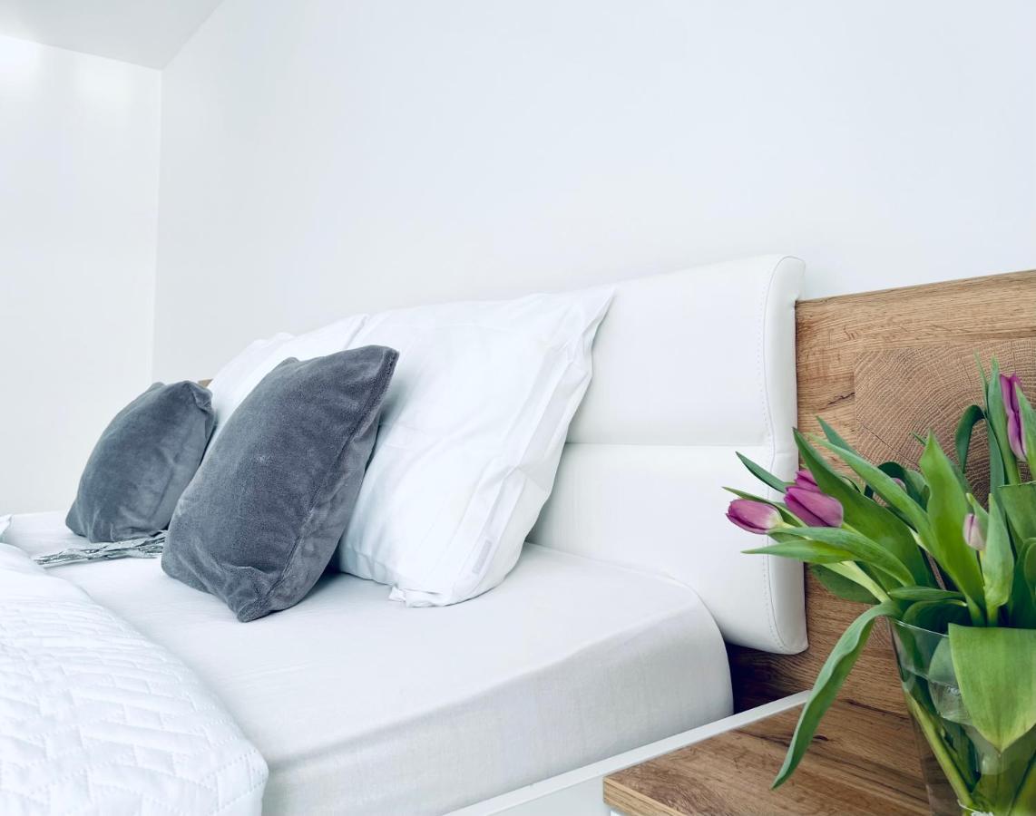 Luxe Apartments Лютомер Екстериор снимка
