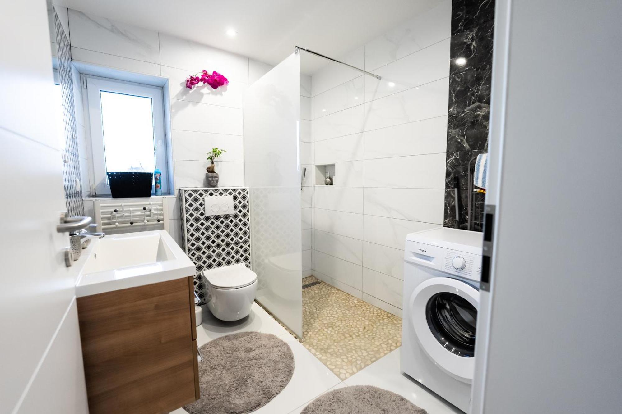 Luxe Apartments Лютомер Екстериор снимка