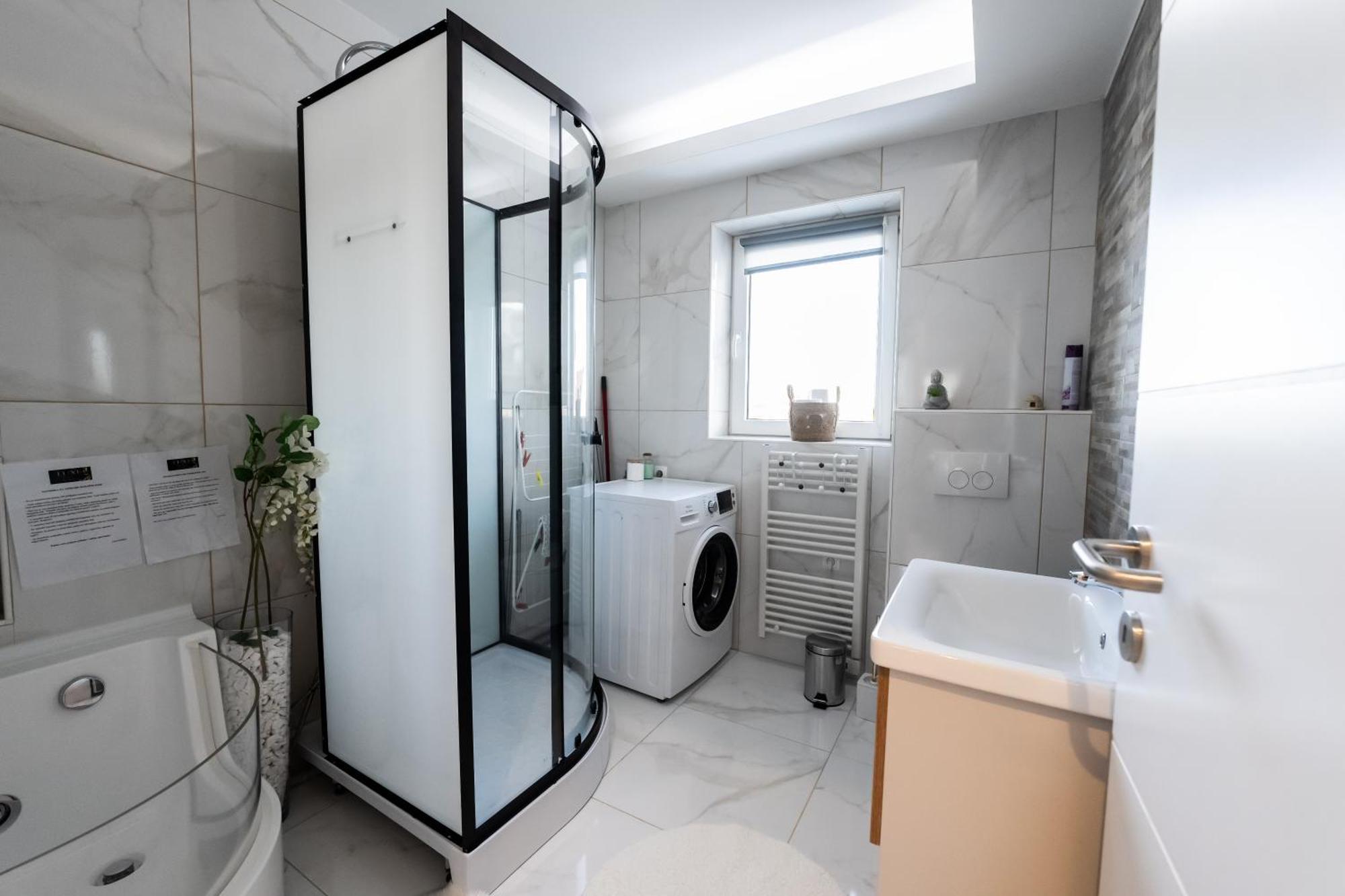 Luxe Apartments Лютомер Екстериор снимка